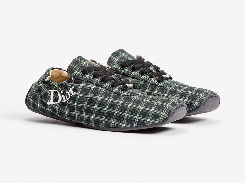 ACORDONADOS TENDENCIA CALZADO TEMPORADA OTOÑO INVIERNO 2027 SERMA 159 KCK531TGCS84B_SBG_E03.jpg Los acordonados flats combinan perfiles bajos y cordones