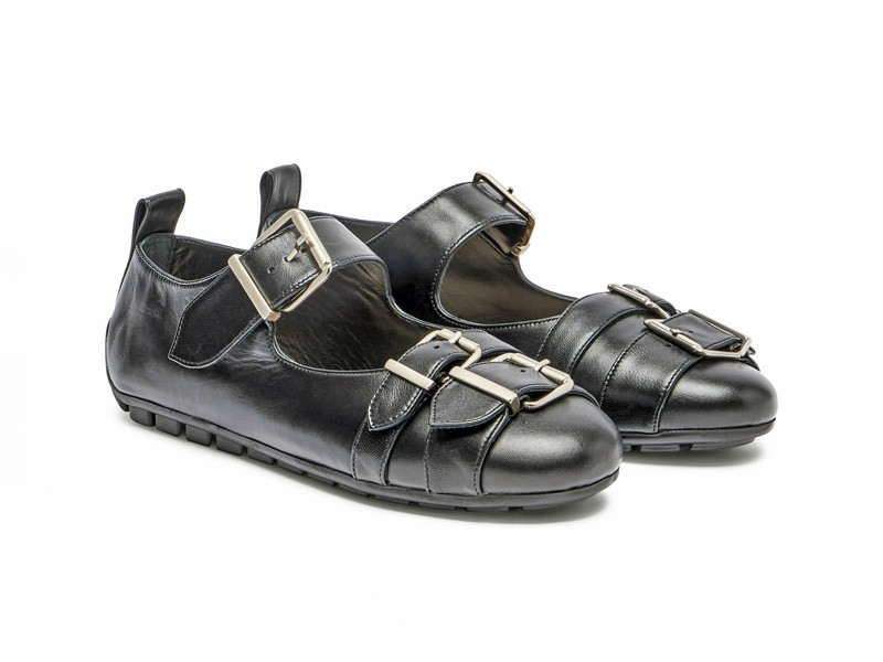 Low shoes with XL hardware on buckles and straps