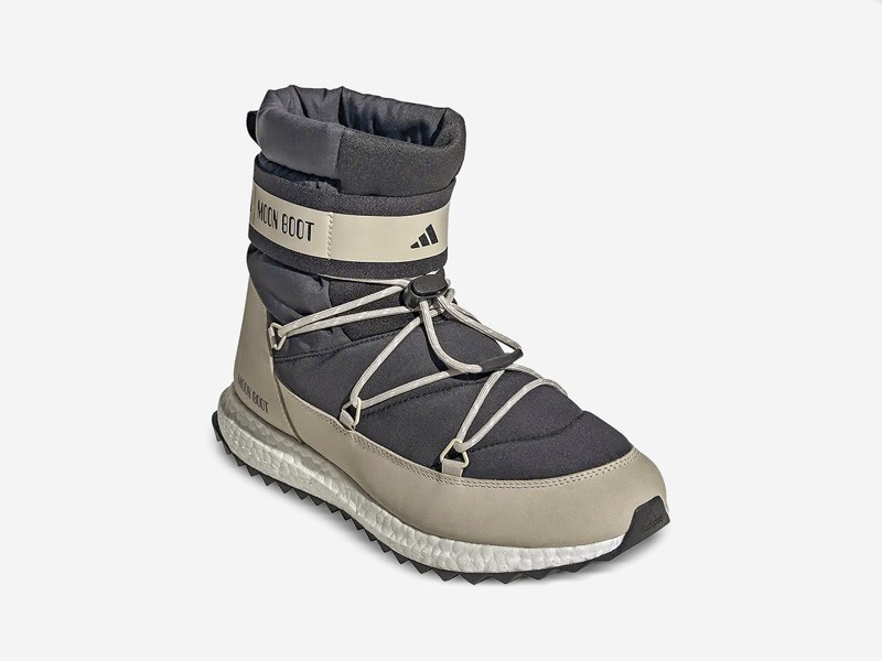 Men’s snow-style footwear with insulation and traction soles