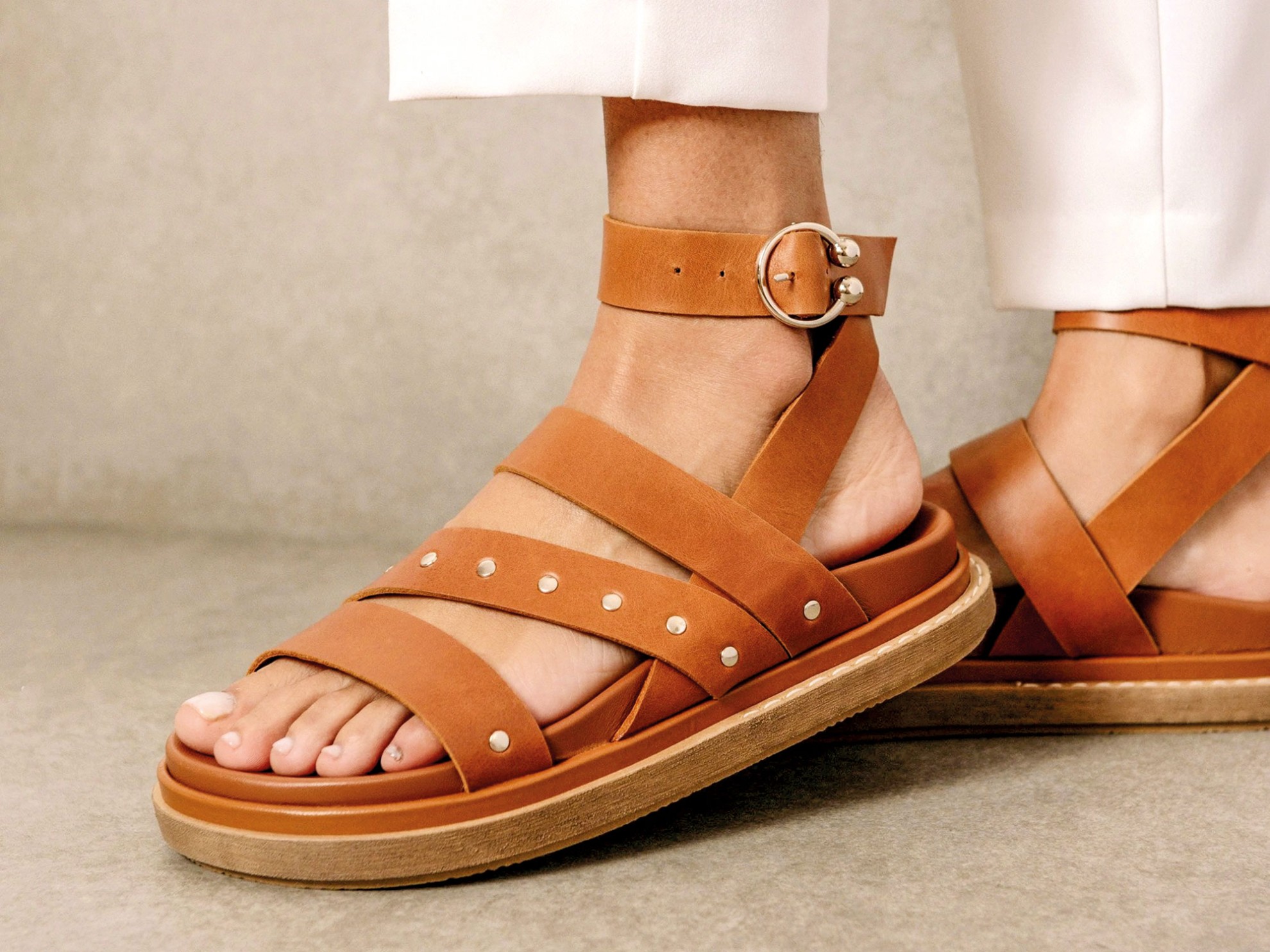 Sandalias bajas con tiras