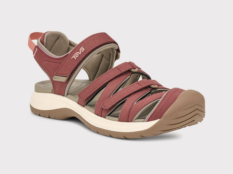 Outdoor sandals adjust straps, closures and soles
