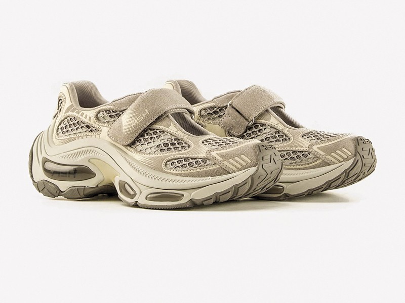 SNEAKERINAS BALERINAS BALLERINAS SNEAKERS ZAPATILLAS SLIM MUJER TENDENCIA CALZADO MARROQUINERIA BOLSOS CARTERAS PRIMAVERA VERANO 2026 SERMA 158drake-03-grey-01.jpg Los sistemas de ajuste diversifican las sneakerinas femeninas
