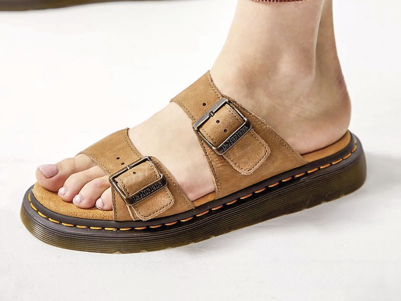 Flat Slides / Sandals