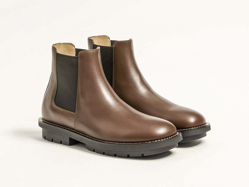 BOTINETAS BOTAS TENDENCIA CALZADO TEMPORADA OTOÑO INVIERNO 2027 SERMA 159 Urbie-Calfskin-Ankle-Boot.jpg Las botas Chelsea femeninas alternan perfiles sobrios y robustos