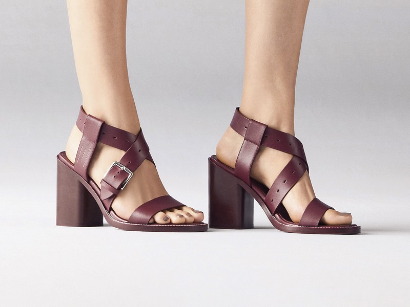 SANDALIAS ALTAS MUJER TENDENCIA CALZADO MARROQUINERIA BOLSOS CARTERAS PRIMAVERA VERANO 2026 SERMA 158milly-90-sandal--261103Z-L1-worn-2-0-0-2000-2000-q99_g.jpg Los tonos tierra y azul diferencian sandalias altas