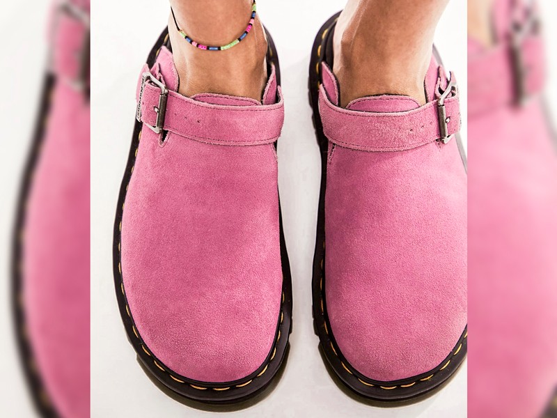Nuevas mules de DR. MARTENS ¿Serán las favoritas en el próximo verano?
