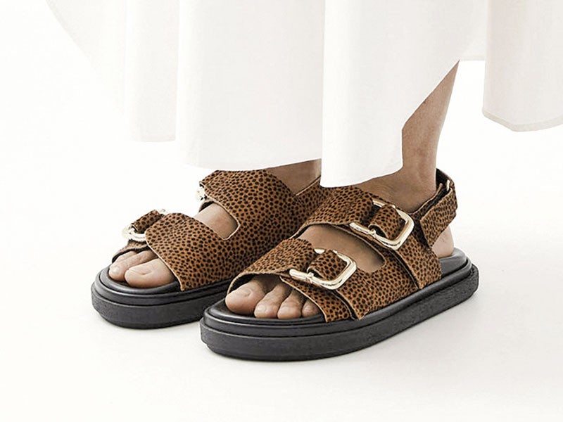 Flat sandals