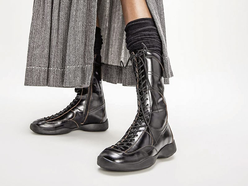 Flat lace-up boots