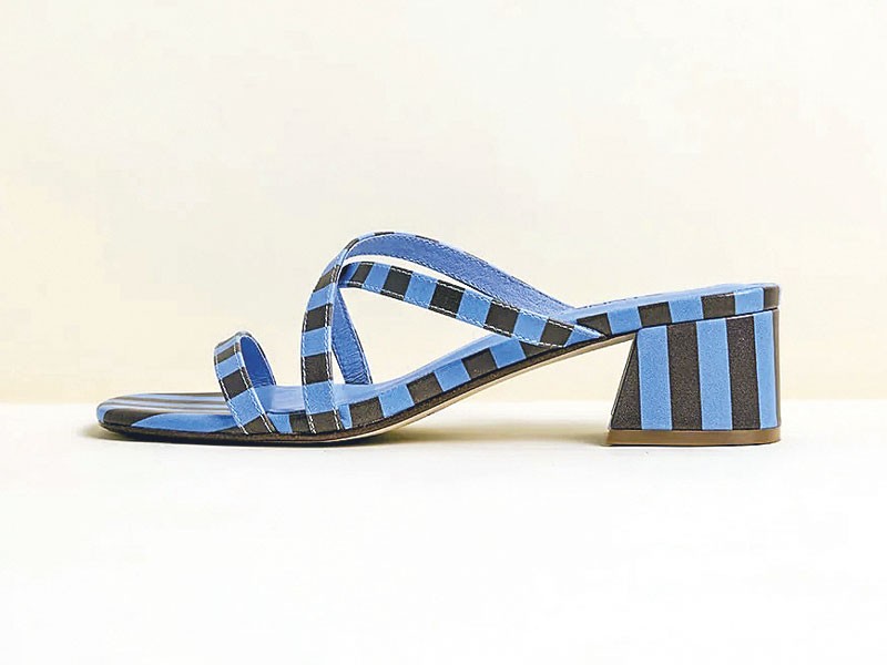 SANDALIAS ALTAS MUJER CALZADO TENDENCIA PRIMAVERA VERNAO 2026 2027 SERMA167levi-sky-stripe-side.jpg Sandalias altas equilibran tiras finas, color y volumen
