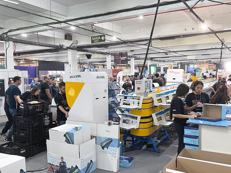 The Concept Factory, with real-time footwear and bag production, was another major attraction of the fair. FIMEC: the largest supplier fair in Latin America