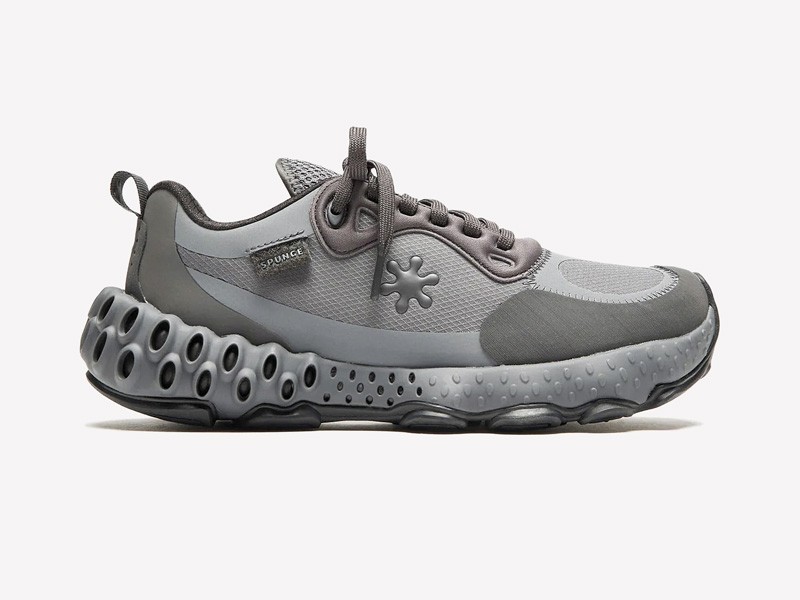 Chunky sneakers reinforce volume, soles and technical layers