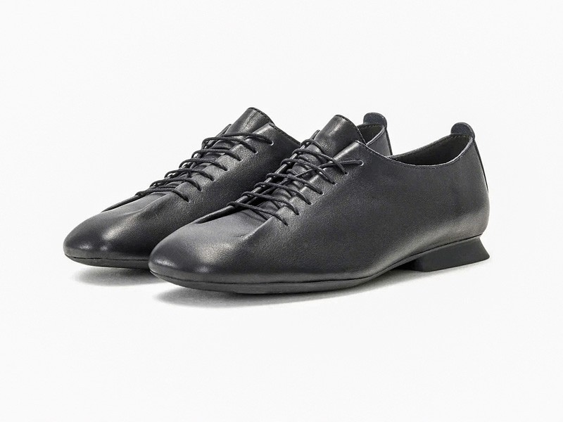ACORDONADOS MUJER CALZADO TENDENCIA PRIMAVERA VERNAO 2026 2027 SERMA 157f57a572666a24e15ba691af91f7ae0c2.jpg Acordonados femeninos combinan calados, punteras y cordones